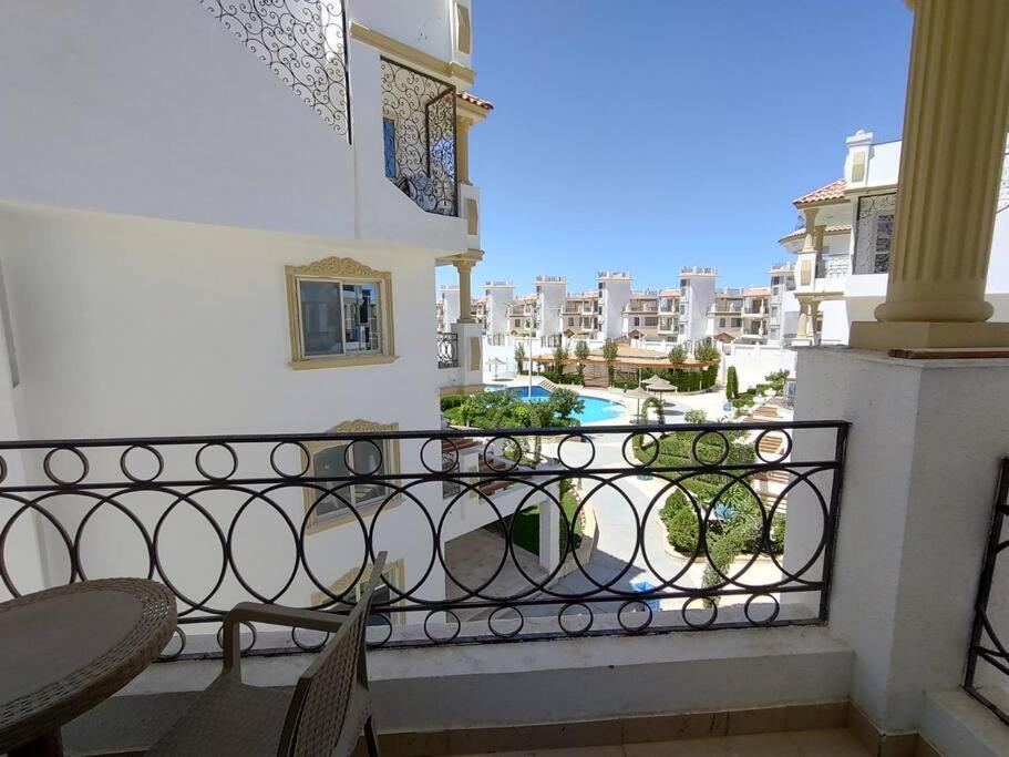 3-Bedroom Apartment On The Third Floor With 3 Balconies And Lovely Pool View, Street View And Free Beach Access In Sharm Hills Resort Bagian luar foto