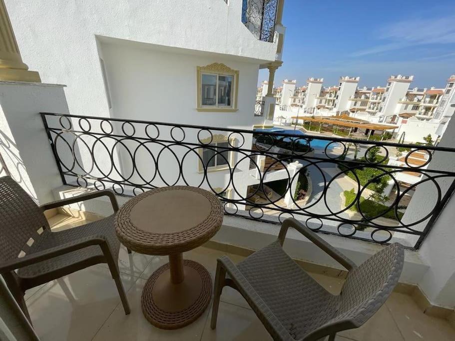 3-Bedroom Apartment On The Third Floor With 3 Balconies And Lovely Pool View, Street View And Free Beach Access In Sharm Hills Resort Bagian luar foto