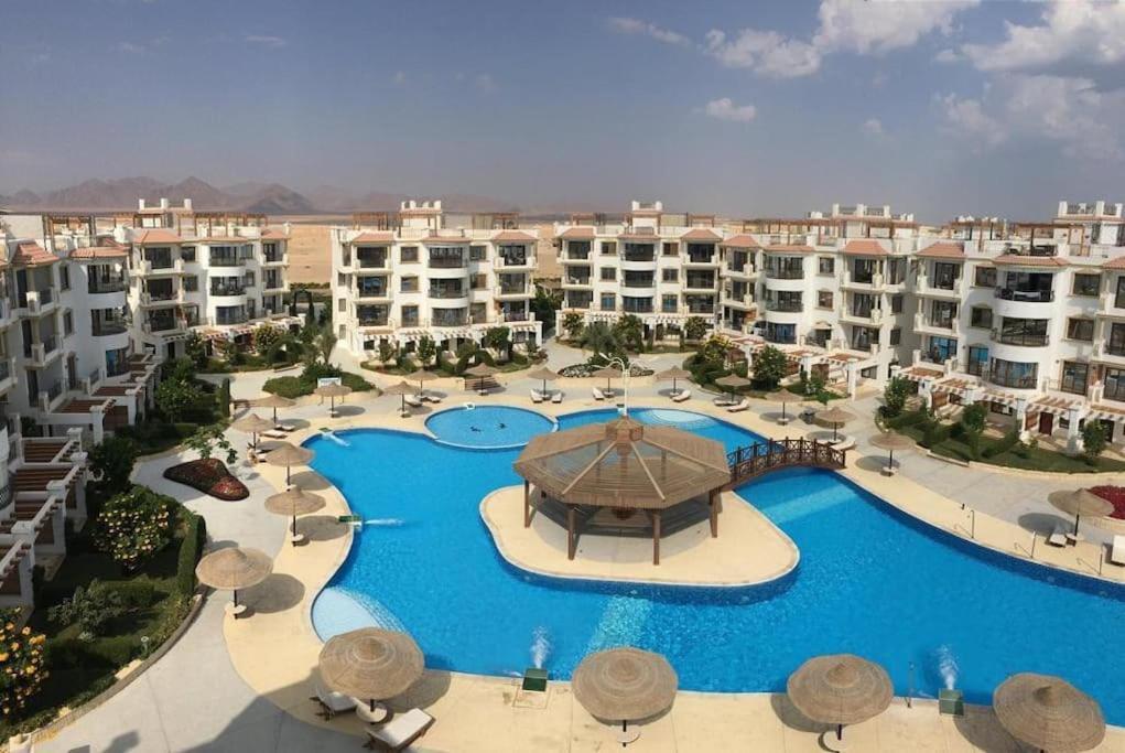 3-Bedroom Apartment On The Third Floor With 3 Balconies And Lovely Pool View, Street View And Free Beach Access In Sharm Hills Resort Bagian luar foto