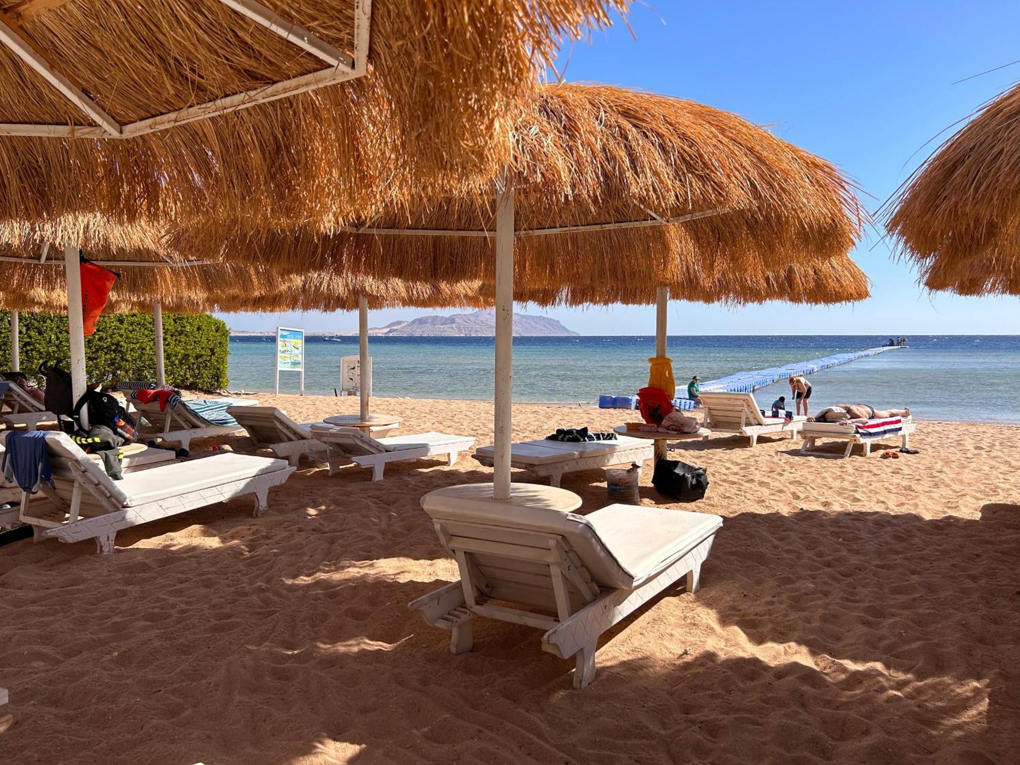 3-Bedroom Apartment On The Third Floor With 3 Balconies And Lovely Pool View, Street View And Free Beach Access In Sharm Hills Resort Bagian luar foto