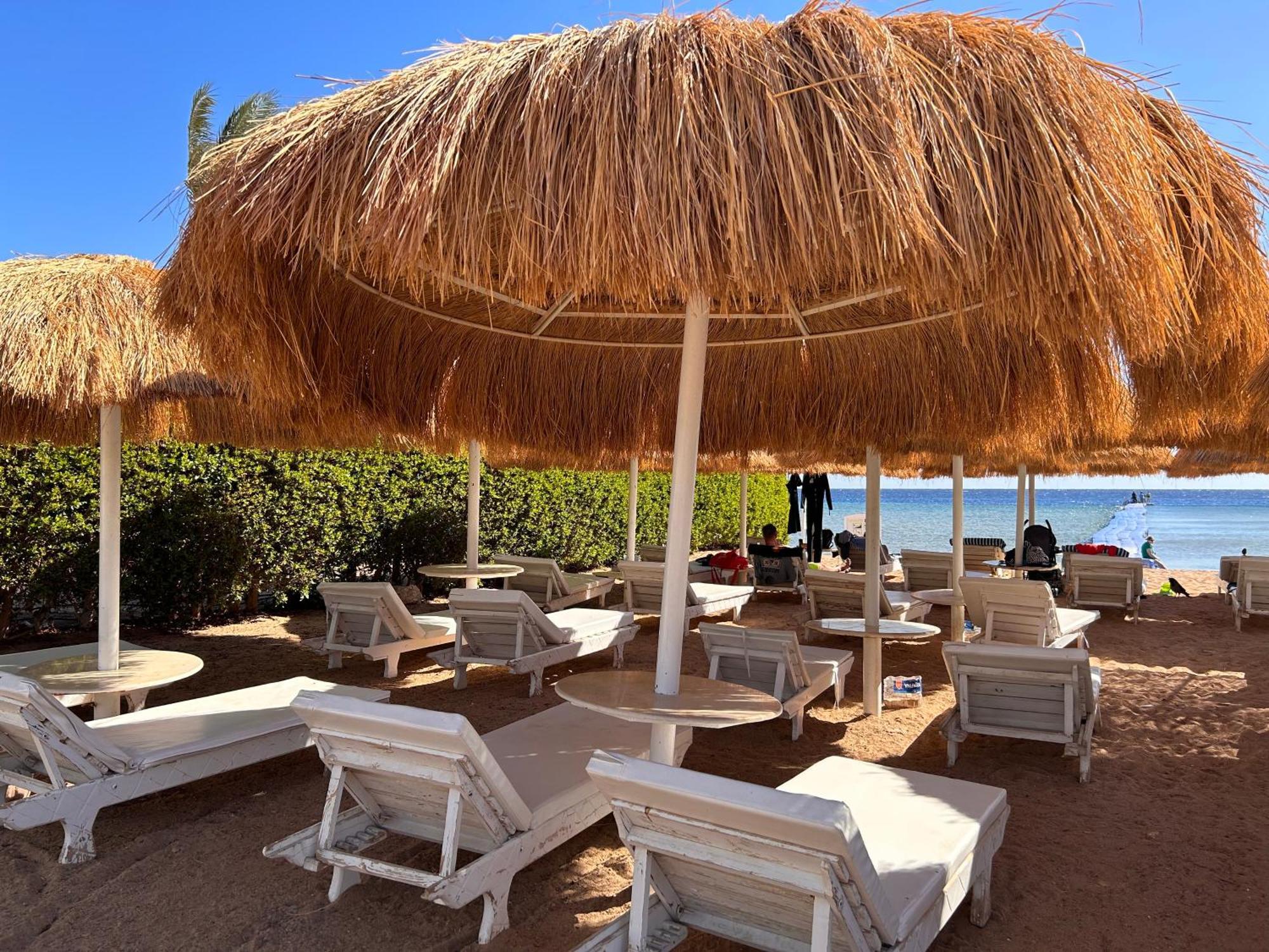 3-Bedroom Apartment On The Third Floor With 3 Balconies And Lovely Pool View, Street View And Free Beach Access In Sharm Hills Resort Bagian luar foto
