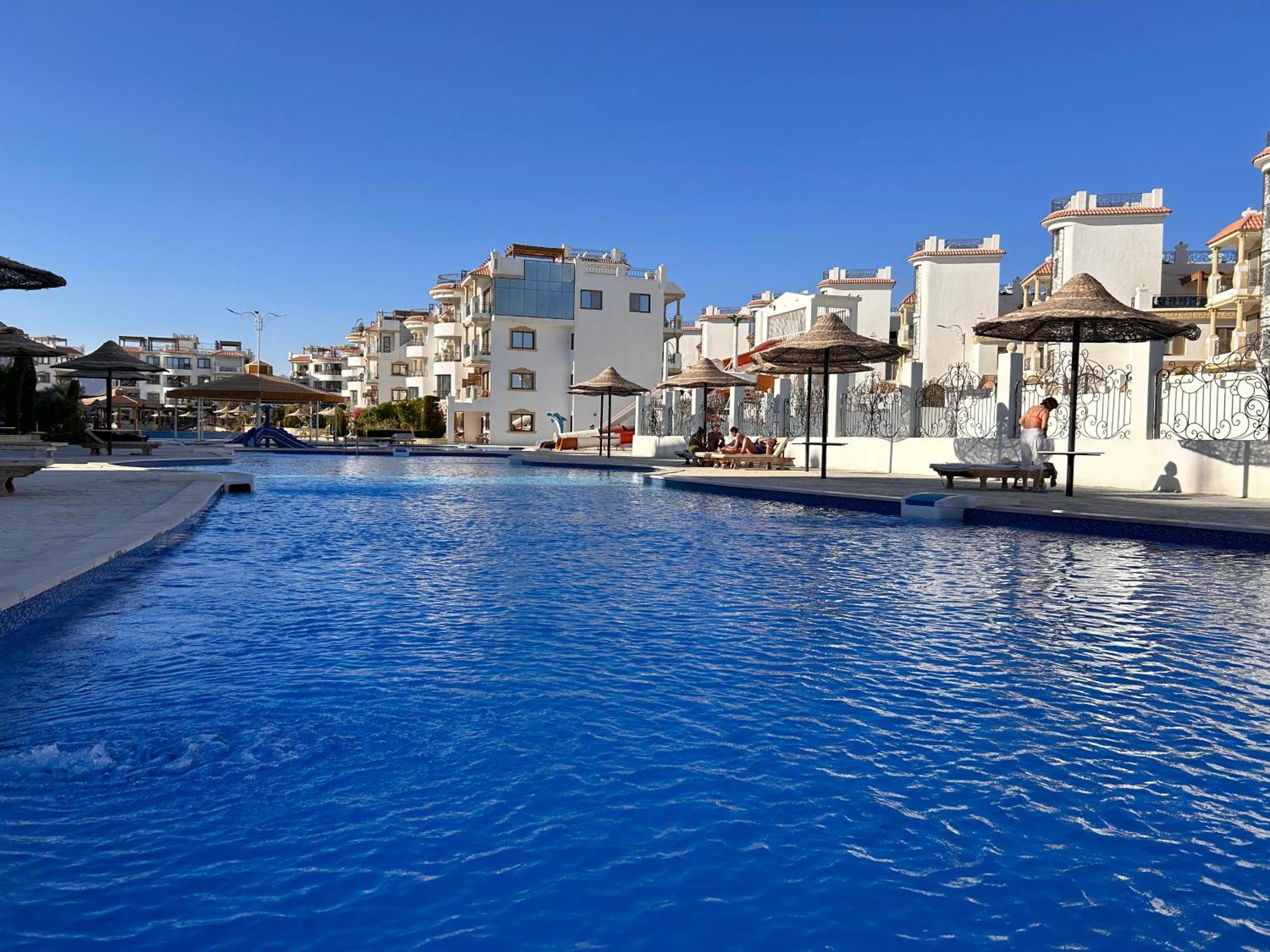 3-Bedroom Apartment On The Third Floor With 3 Balconies And Lovely Pool View, Street View And Free Beach Access In Sharm Hills Resort Bagian luar foto