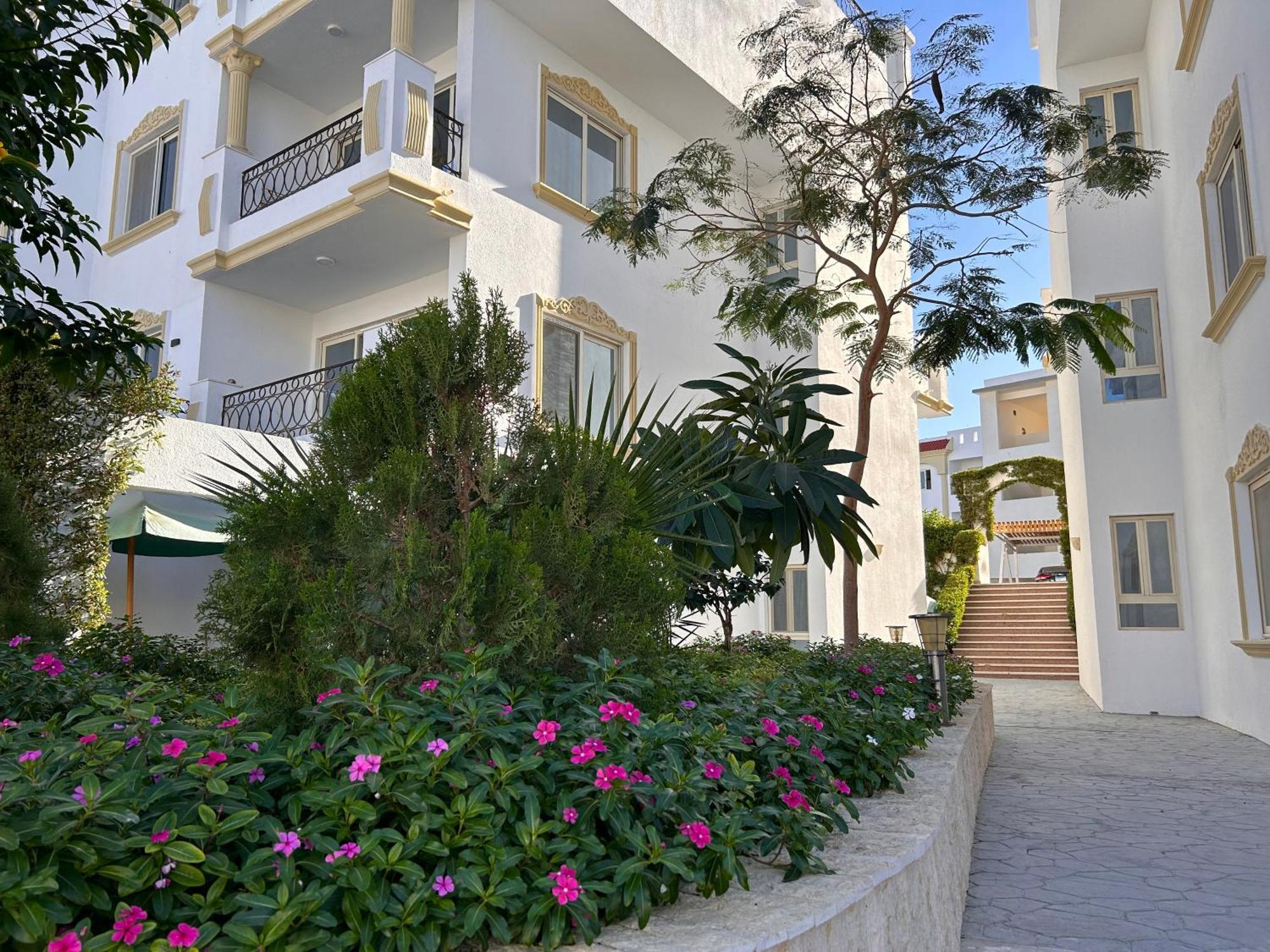 3-Bedroom Apartment On The Third Floor With 3 Balconies And Lovely Pool View, Street View And Free Beach Access In Sharm Hills Resort Bagian luar foto