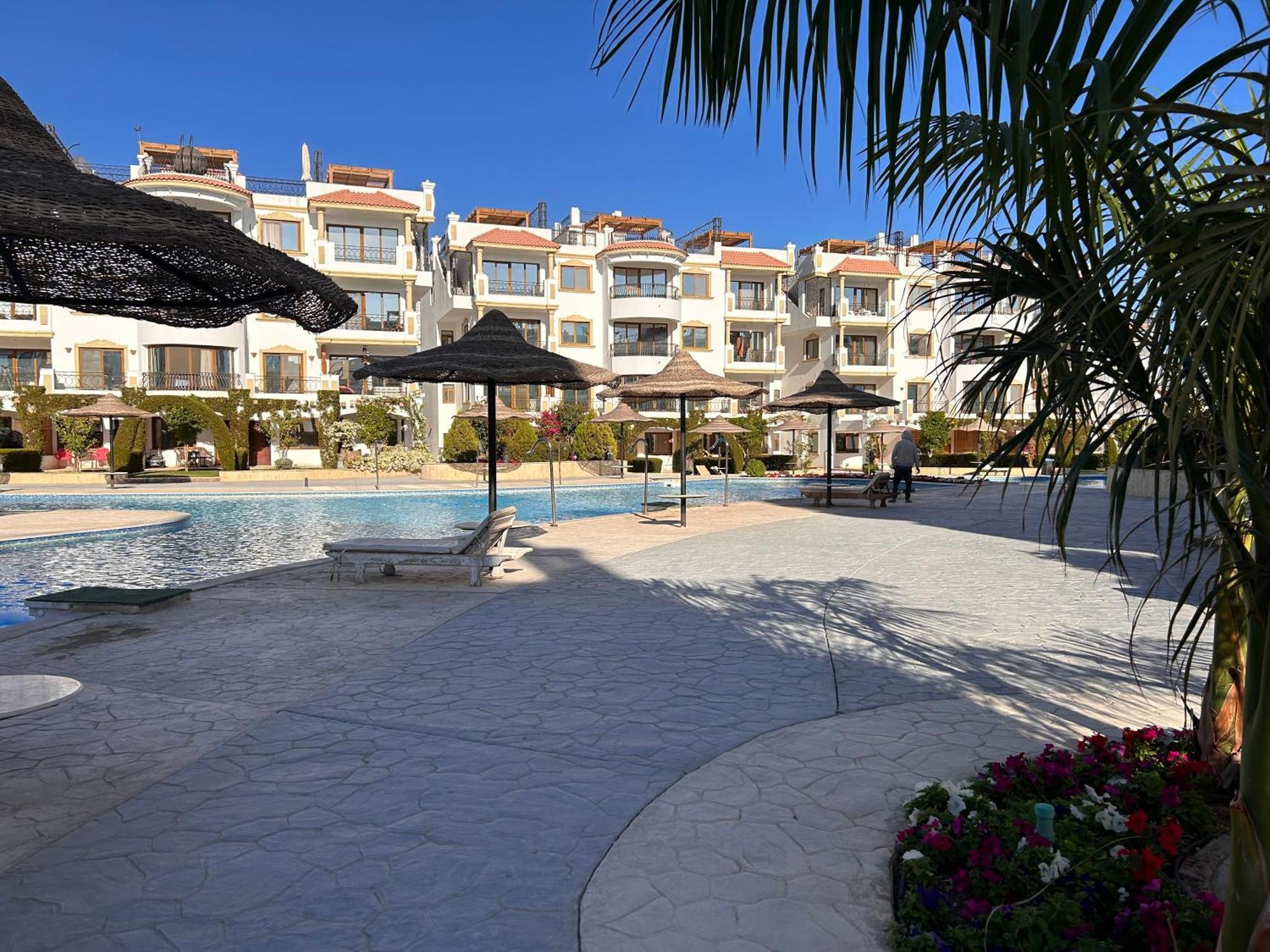 3-Bedroom Apartment On The Third Floor With 3 Balconies And Lovely Pool View, Street View And Free Beach Access In Sharm Hills Resort Bagian luar foto